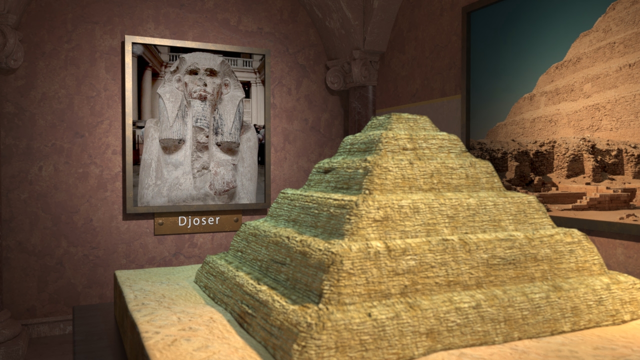 Nachbildung der Stufenpyramide von Djoser, mit einem Bild von Djoser im Hintergrund.