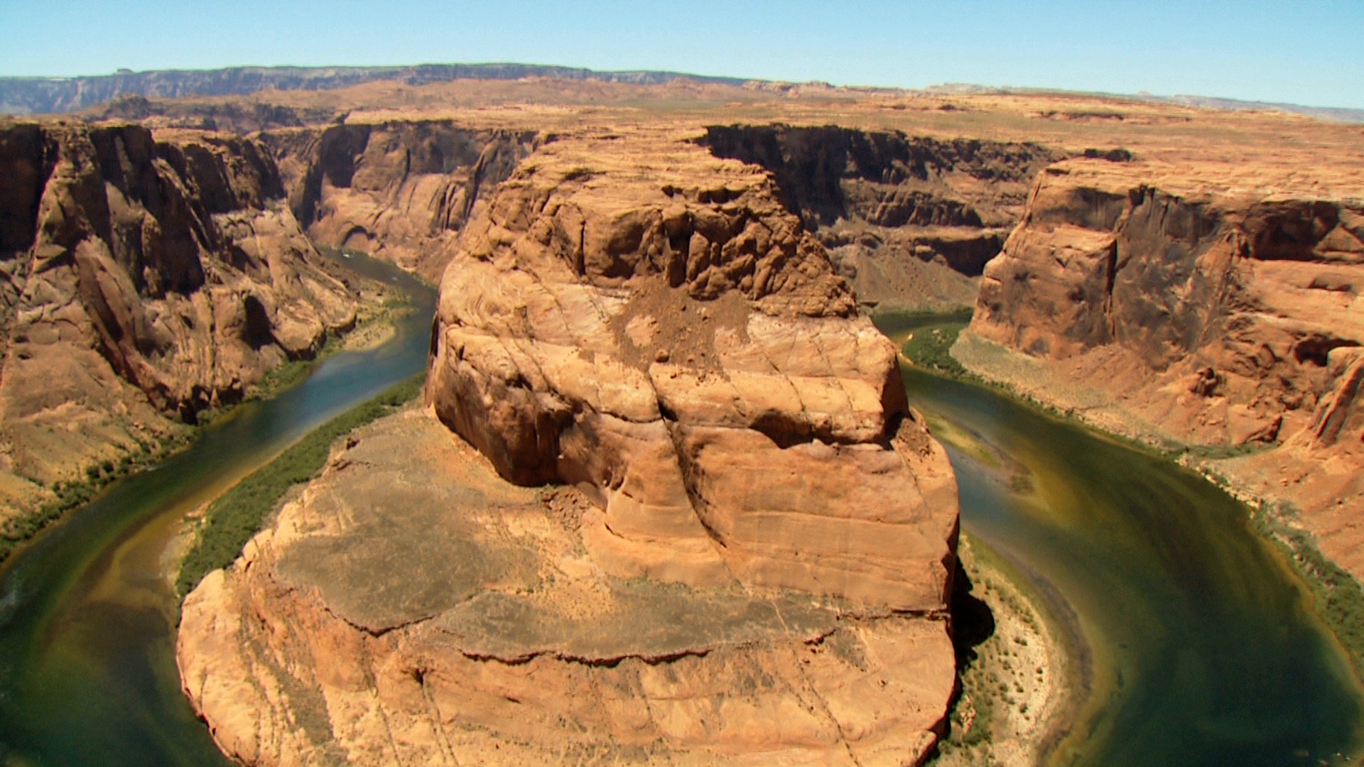 Grand Canyon, Felsformation in einem Fluss, der sich in einer engen Kurve um die Felsen windet.