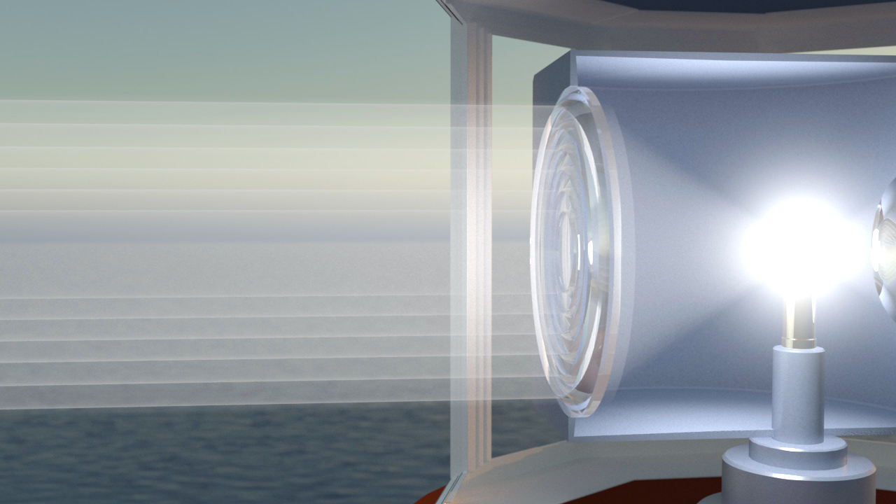 Nahaufnahme eines Leuchtturms mit strahlendem Licht, das über das Wasser leuchtet.