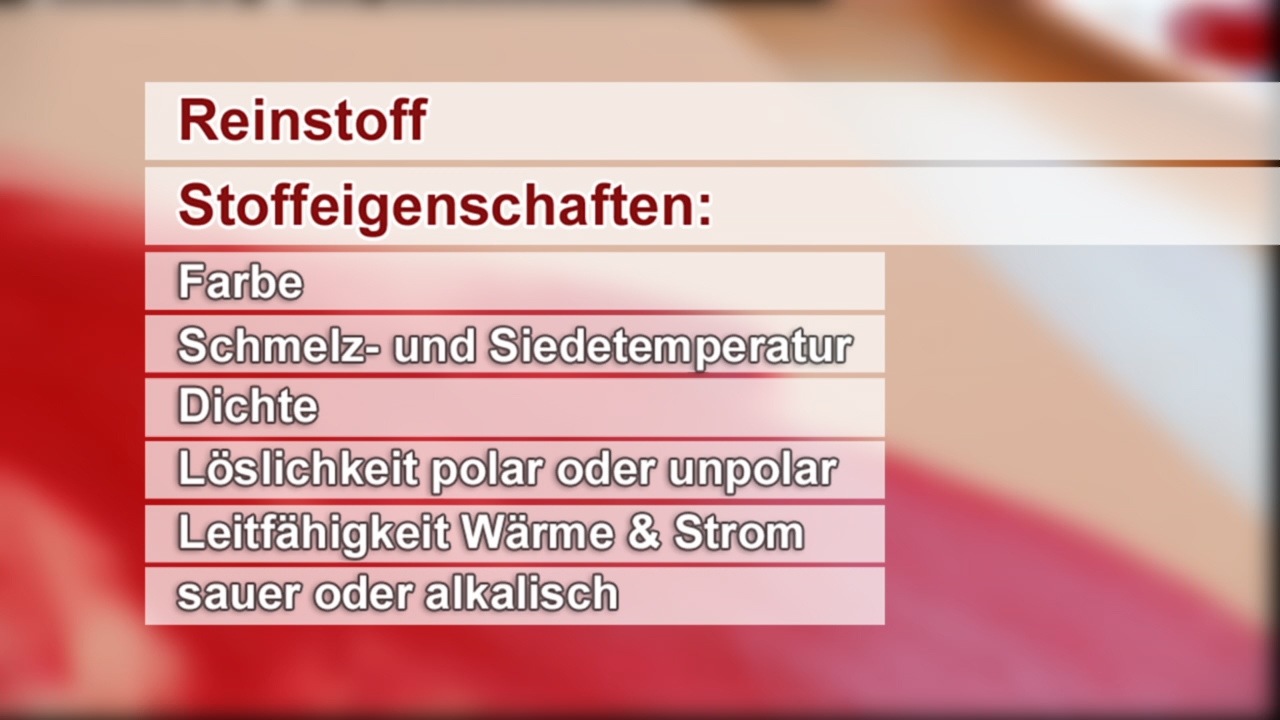 Tabelle mit Eigenschaften von Reinstoffen: Farbe, Schmelz- und Siedetemperatur, Dichte, Löslichkeit, Leitfähigkeit, pH-Wert.