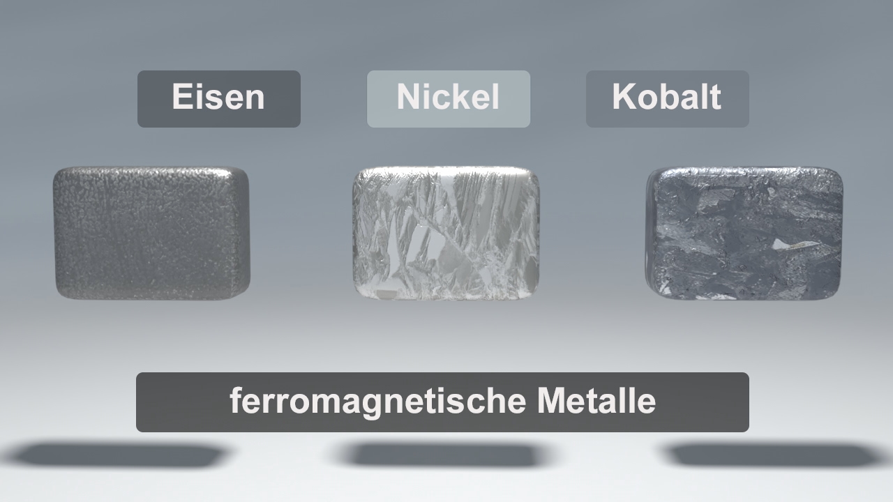 Drei Blöcke aus ferromagnetischen Metallen: Eisen, Nickel und Kobalt, angeordnet auf einem grauen Hintergrund.