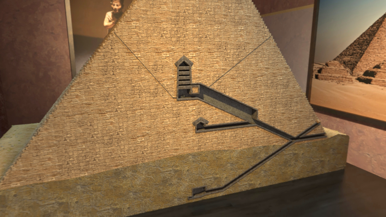 Modell einer Pyramide mit sichtbarem inneren Aufbau und Gängen.