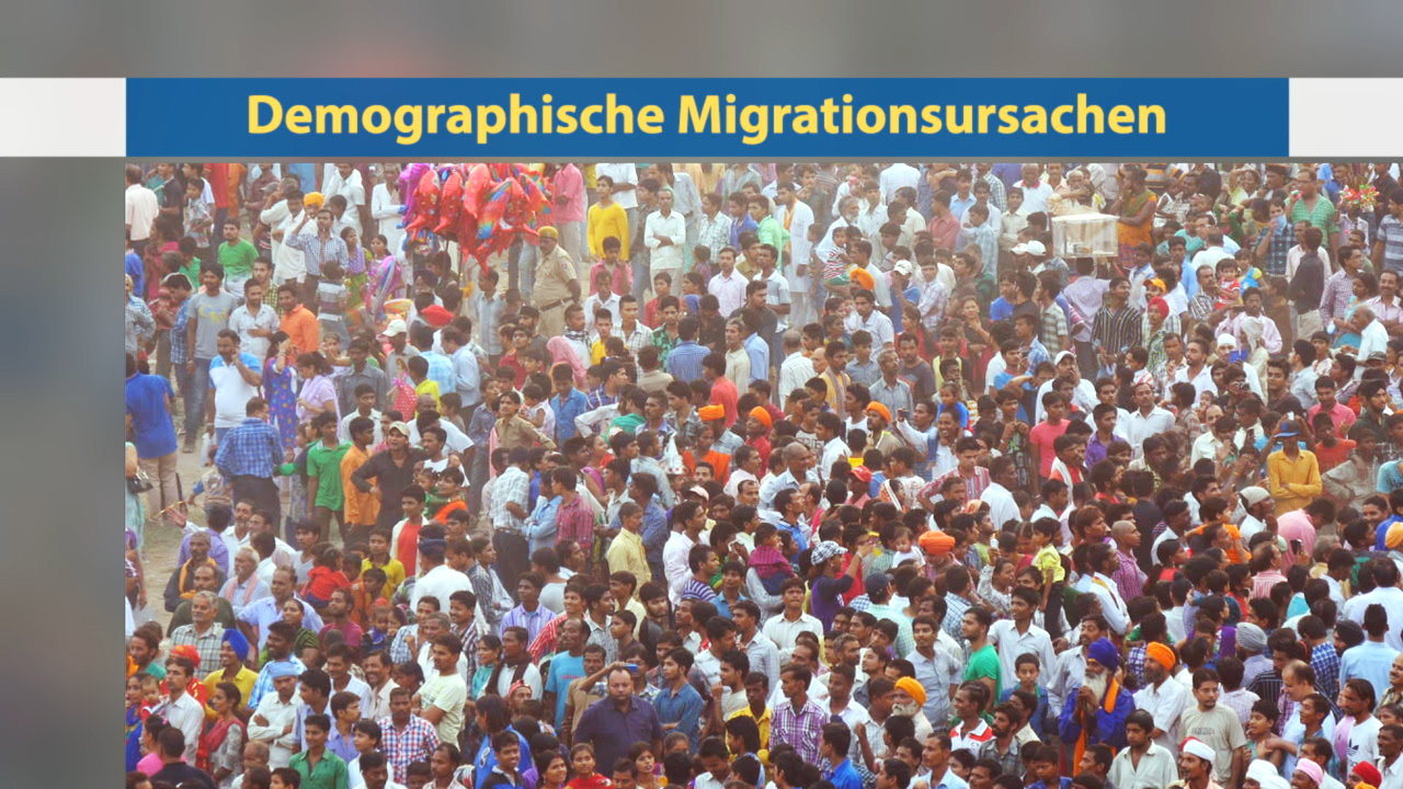 Eine große Menschenmenge auf einem belebten Platz, die Vielfalt der Menschen zeigt, mit verschiedenen Kleidungsstilen und Farben.