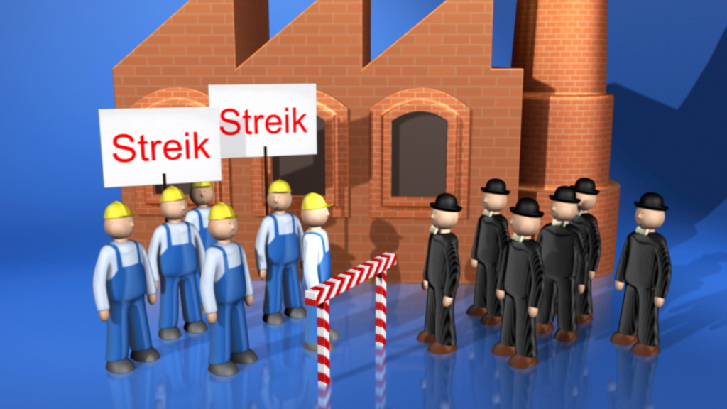 Eine Gruppe von Bauarbeitern mit Schildern, die 'Streik' zeigen, steht vor einer Fabrik. Eine andere Gruppe in Anzügen beobachtet die Situation.