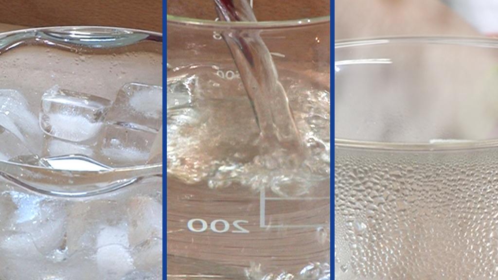 Drei Gläser mit Wasser: links Eiswürfel, in der Mitte Wasser, das eingegossen wird, rechts ein Glas mit sprudelndem Wasser.